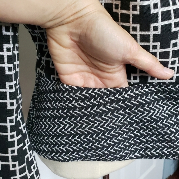 Saks Fifth Avenue Black Label Black White Geometric 2 Way Zip Jacket 4 - Picture 5 of 15